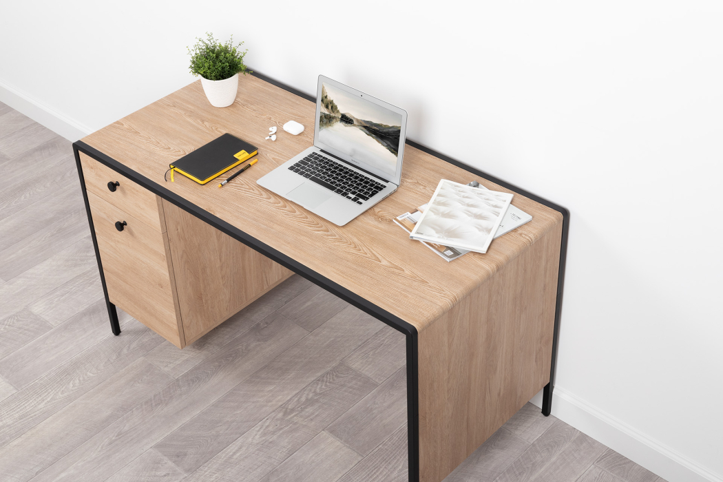 Прямые, Стол письменный Брюс 12.157